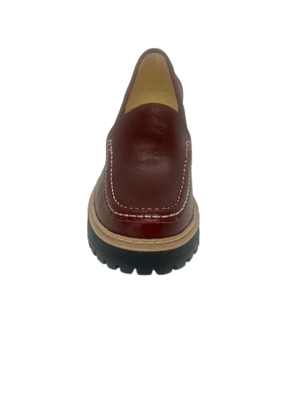 Mocasín de cuero burdeos elegante y cómodo con diseño versátil y duradero