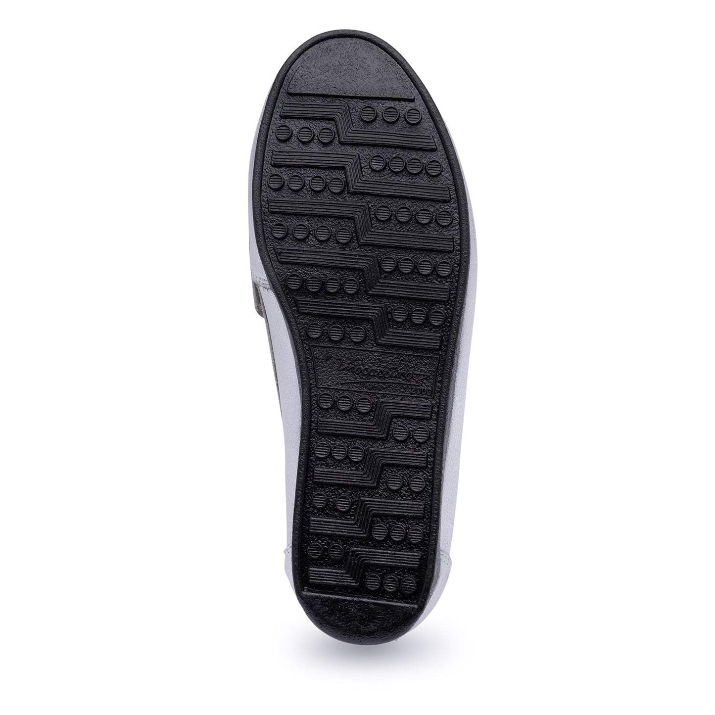 Mocasín de cuero metalizado plata elegante y cómodo con plantilla acolchada.