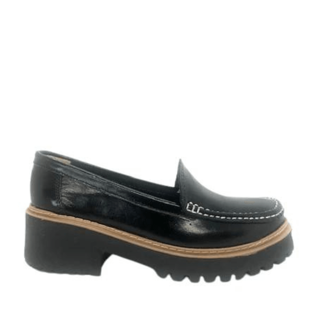 MOCASIN CUERO CHAROL NEGRO ART 063 - Mocasines