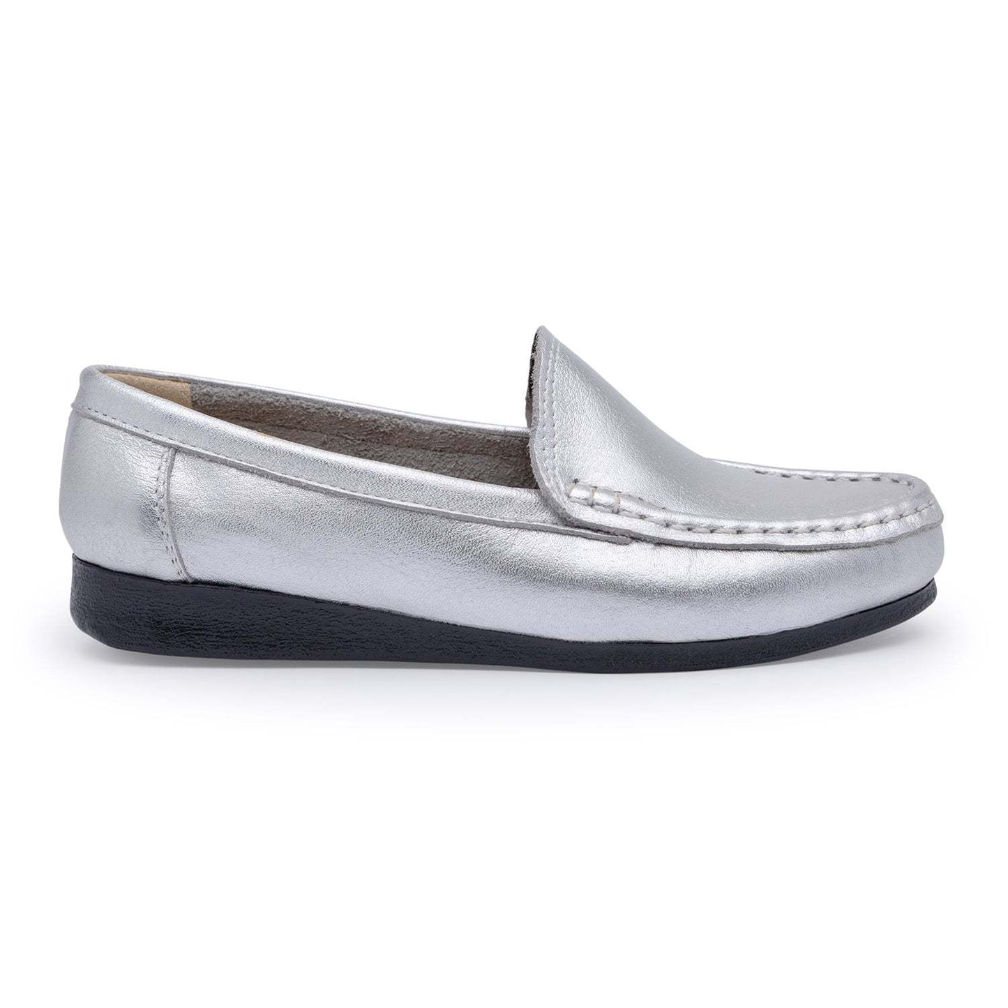 Mocasín de cuero metalizado plata elegante y cómodo para mujer