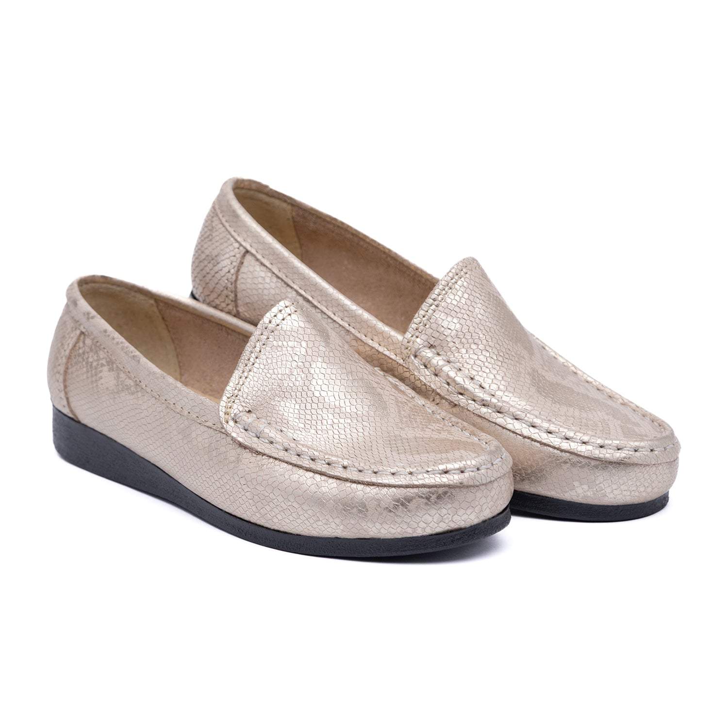 Mocasín de cuero metalizado bronce elegante y cómodo para diario