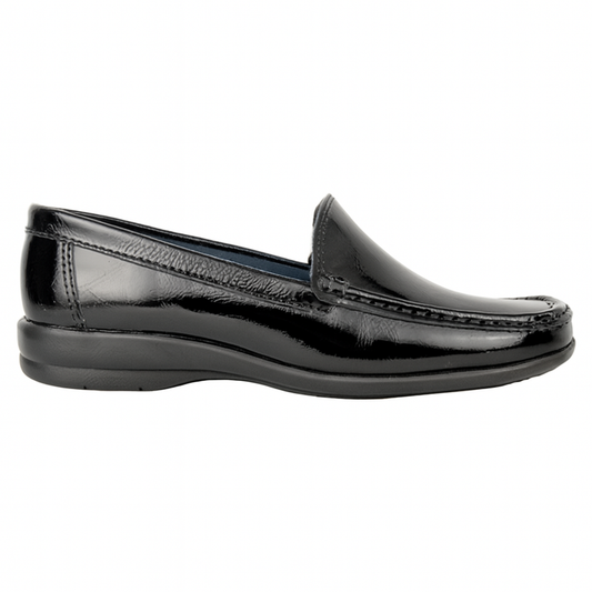 Black mocasín plano de cuero richiato women's flat shoe with glossy finish and flexible non-slip sole.